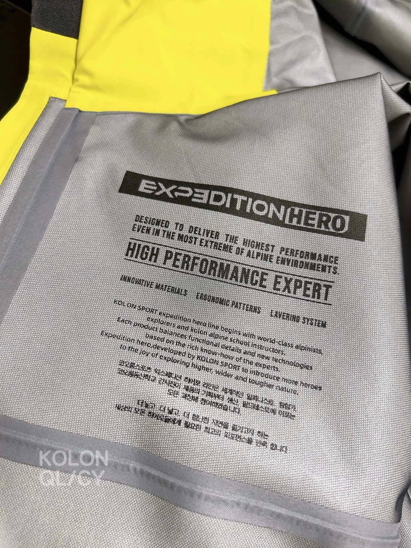 G 20 Kolon HERO Gore-Tex 3L Pro Jacket Who knows? The outdoor girl's natural jacket has been welded to death by Kolon. The lime yellow color can be worn directly on the body of Kasuga Yamano. It is so white that it glows, and there is no need to add a filter when taking photos! Gore-Tex 3L Pro hardcore buff is full, rainstorm-level waterproof + fully windproof, suitable for hiking and urban commuting. The three-layer structure is breathable and does not make you sweat, and you can stay dry even during high-intensity exercise. The soft texture is not stiff at all. Three-dimensional tailoring specially made for girls, slimming but not bloated, welding the sense of outdoor functionality and daily wear A hard-shell ceiling that can be used for travel in all seasons, from snow-capped mountains to cities, with both beauty and strength! Professional player certification! Kolon HEROSeries is the correct way to open a hard-shell jacket. Gore-Tex 3L Pro fabric, 28000mm+ waterproof pressure, RET value ≤ 6, can withstand wind and rain in extreme environments. 9 billion microporous structure, completely waterproof and efficient perspiration, say goodbye to sweat and stickiness. Tear-resistant reinforced technology, Wear-Resistant, can hold up to mountaineering, rock climbing, and long-distance hiking. Adjustable hood + Velcro cuffs, full of details, all-round temperature locking and no wind. Highly saturated lime color, highly recognizable in the mountains, safe and outstanding. A performance model for professional outdoor people with eyes closed, a piece of hardcore equipment that has been worn for ten years 1 Lime enters the mountains and can block all wind and rain🌿 Kolon HERO Gore-Tex 3L Pro, a ceiling of security for girls outdoors 2 Appearance and strength coexist! Kolon professional hard shell, wear the bright colors of spring on your body, rain or shine 3 Gore-Tex Pro hard-core blessing, Kolon HERO jacket, from the city to the mountains, just one piece is enough 4 White lime yellow, professional-level protection, Kolon women's jacket, the natural jersey for outdoor girls 5 Three-layer technology, breathable and not sweaty, Kolon HERO gives you all-day comfort and protection 🎬 Short video oral version (suitable for Douyin/Video account) "Outdoor girl, look here! This Kolon HERO Gore-Tex 3L Pro jacket really won me over! First of all, this lime yellow color is really bright! Go hiking and camping in the spring, take photos and take pictures directly, and it is very recognizable in the mountains! Looking at the performance, Gore-Tex 3L Pro top fabric, rainstorm level waterproof, no wind at all on windy days, even in extreme weather, it is stable. Moreover, the three-layer structure is super breathable, and it will not make you sweat during high-intensity hiking. The soft texture is not as stiff as traditional hard shells. ✅ Top-grade fabrics, hard-core protection. It uses Gore-Tex 3L Pro professional outdoor fabric, 28000mm+ rainstorm level waterproof, fully windproof design, 9 billion micro-hole structure and efficient breathability, completely blocking rainwater penetration, while quickly evacuating sweat, achieving a dynamic balance of waterproofing and breathability, and coping with extreme outdoor environments. ✅ Comfortable tailoring, specially designed for women. Ergonomic three-dimensional tailoring, fit Asian women's body shape, slim but not bloated, soft, comfortable and not stiff, taking into account outdoor functionality and daily wear, saying goodbye to the bulky feeling of hard shells ✅ Full of details, adaptable to all scenes. Adjustable hood design, suitable for helmets; Velcro cuffs, windproof and temperature-locking; waterproof zipper pockets for safe storage; Wear-Resistant fabric splicing to improve durability and meet the needs of all scenarios such as mountaineering, hiking, camping, and commuting. ✅ High-saturation bright colors for safe release. High-saturation lime color is highly recognizable in the mountains, improving outdoor safety while showing whiteness and refreshing, making it easy to create an outdoor fashion sense. Professional outdoor, start with a Kolon HERO. 💡 Supplementary Tips • You can adjust the focus according to the usage scenario: daily wear emphasizes appearance, whitening, and commuting; professional outdoor emphasizes Gore-Tex performance, protection, and durability. Color: Black, Orange, Dark Green, and Dark Gray.